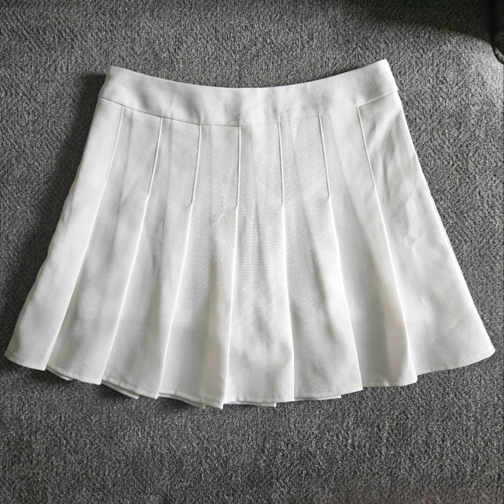 White‎ Peated Mini Skirt Womens Medium With Shorts